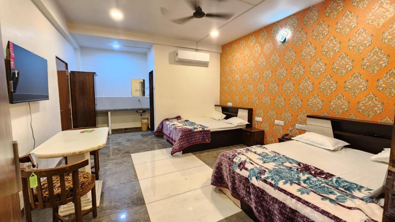 Отель Bombay Darbar Simrol Экстерьер фото